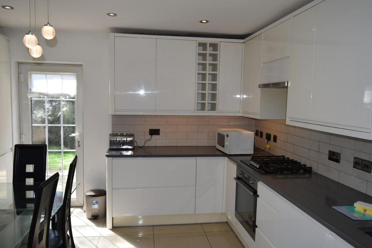 London Stratford - Spacious 2 Bed Flat With Secured Parking & Private Garden Exterior foto