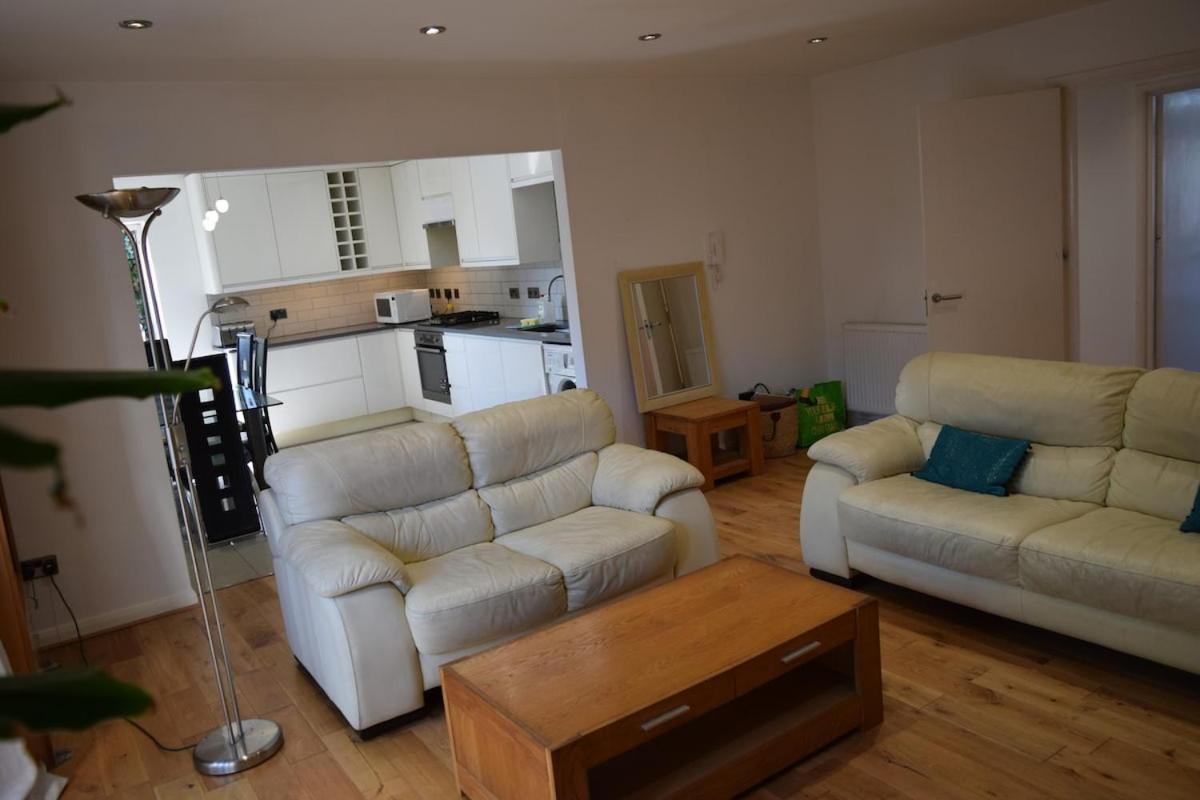 London Stratford - Spacious 2 Bed Flat With Secured Parking & Private Garden Exterior foto