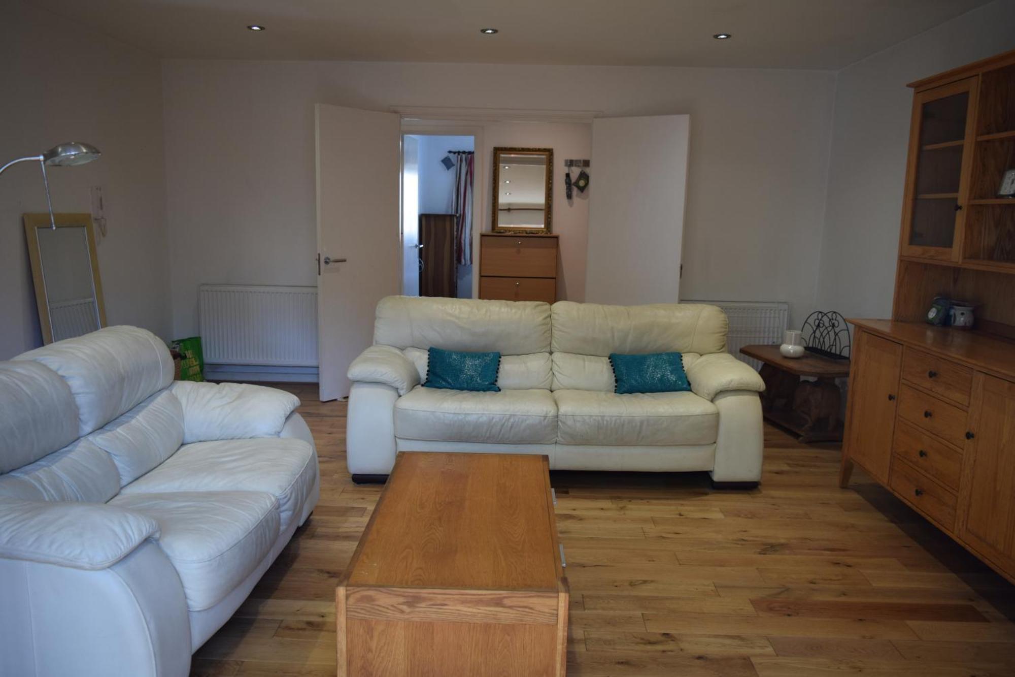 London Stratford - Spacious 2 Bed Flat With Secured Parking & Private Garden Exterior foto