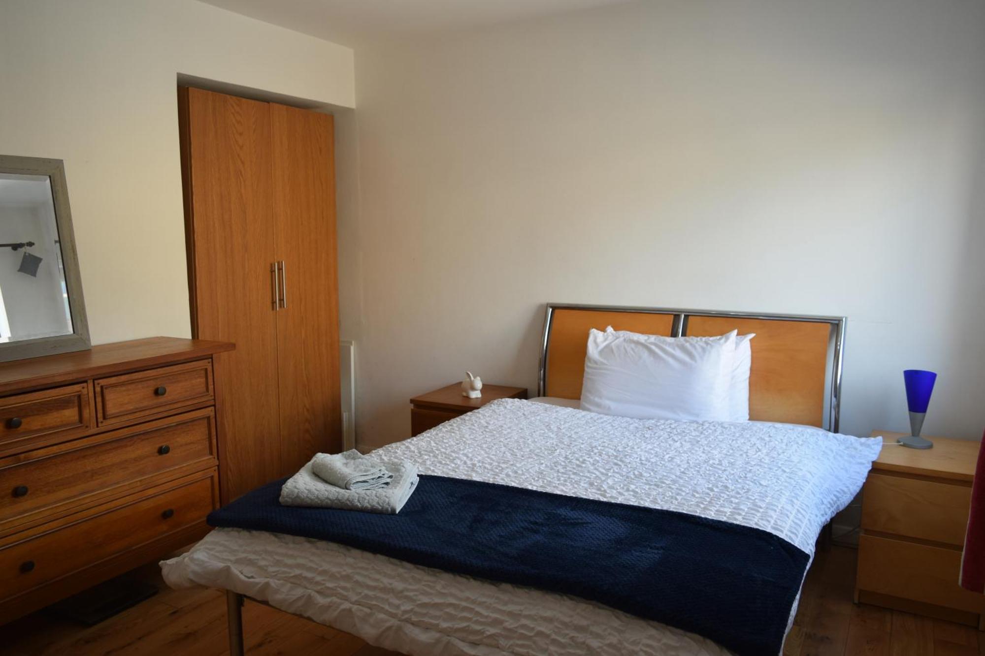 London Stratford - Spacious 2 Bed Flat With Secured Parking & Private Garden Exterior foto