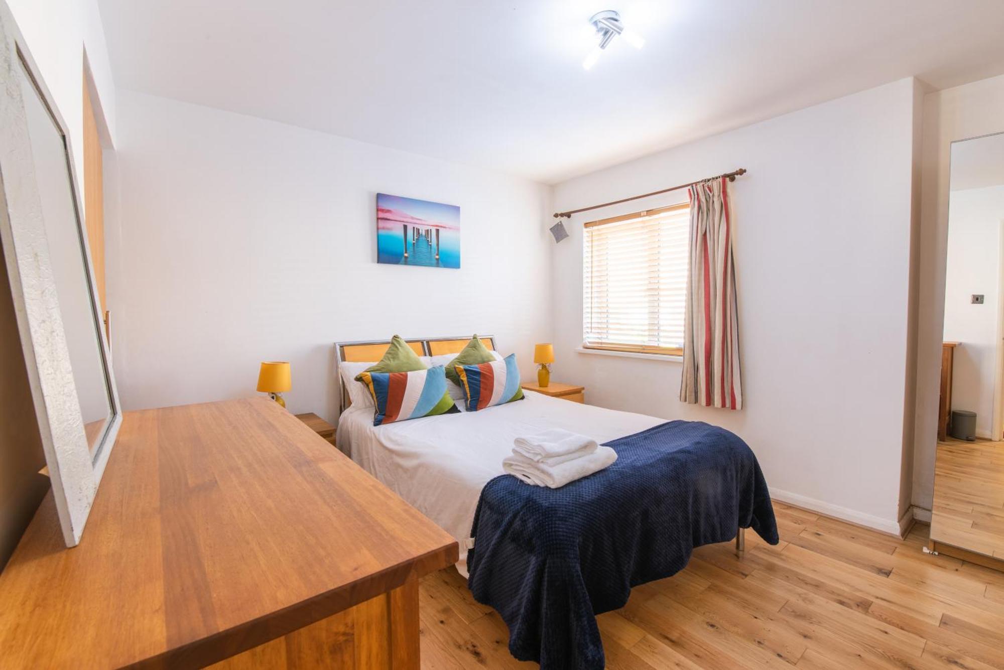 London Stratford - Spacious 2 Bed Flat With Secured Parking & Private Garden Exterior foto