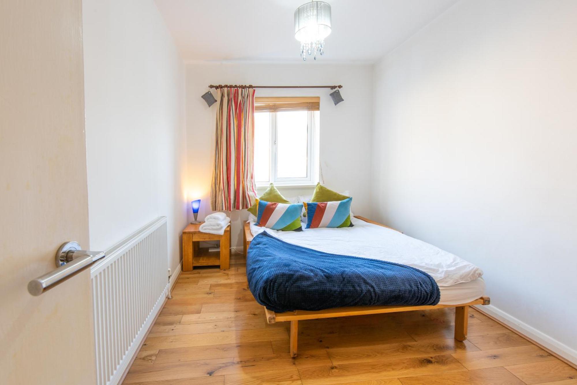 London Stratford - Spacious 2 Bed Flat With Secured Parking & Private Garden Exterior foto